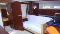 YIANNIS - Lounge Area